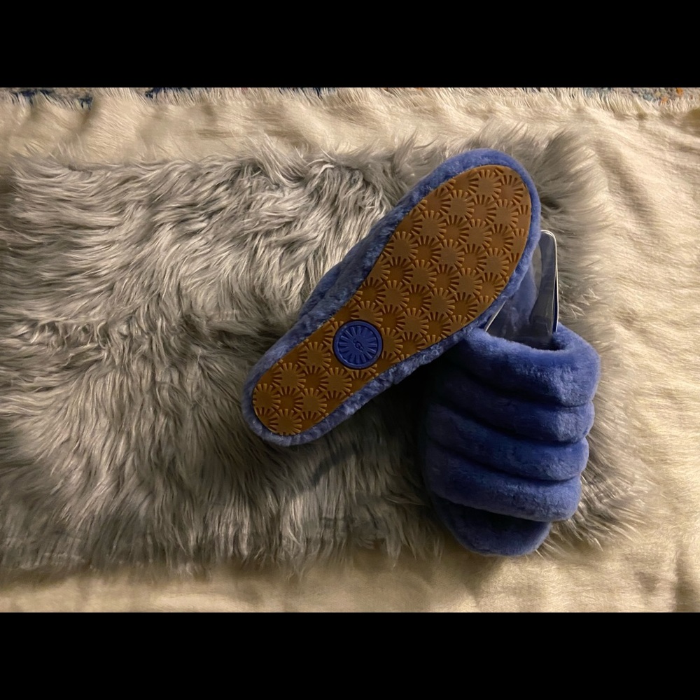 UGGS  SLIDES/CLOGS